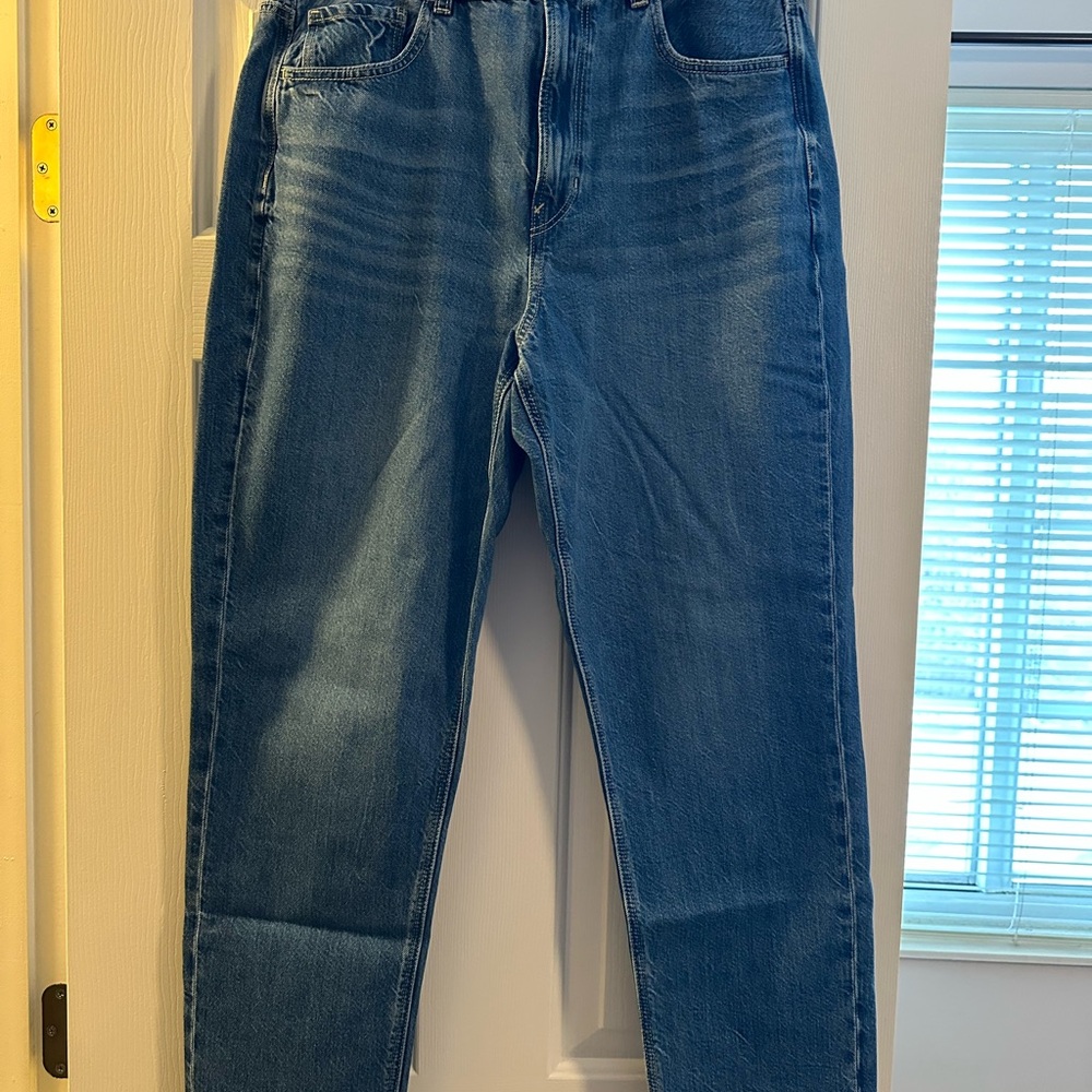 American Eagle Outfitters Women's High Rise Mom Jeans